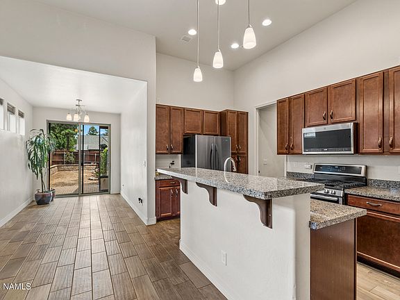 5th image of 2574 W Josselyn Dr