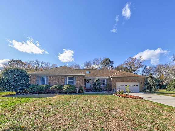 3rd image of 104 W Mill Pond Dr