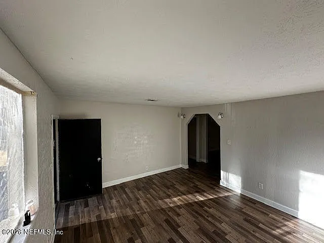 7527 Tampa Ave — Photo 3