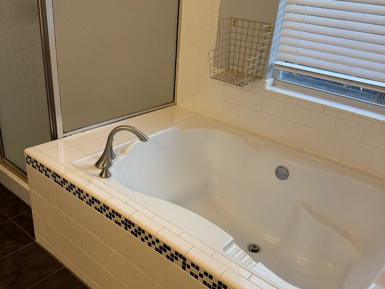3 bed, 1842 sqft, $4,195 — Photo 2