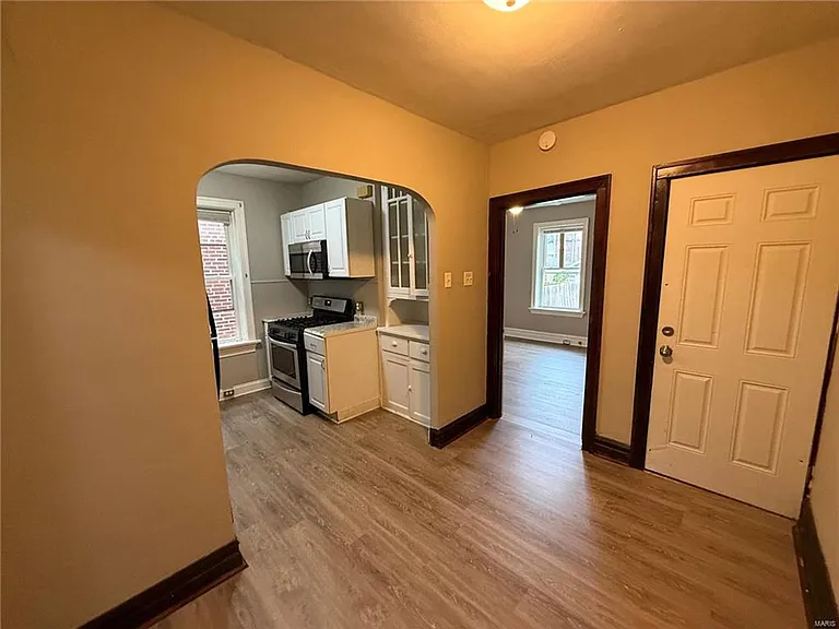 4030-4032 Hydraulic Ave — Photo 6