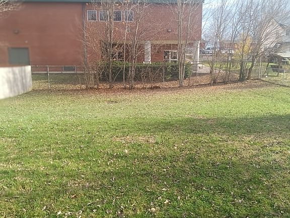 3rd image of 109 Poplar Dr