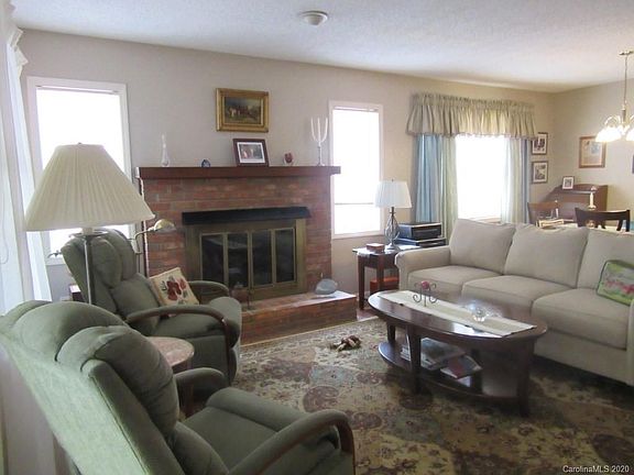 2nd image of 129 Exeter Ct #7