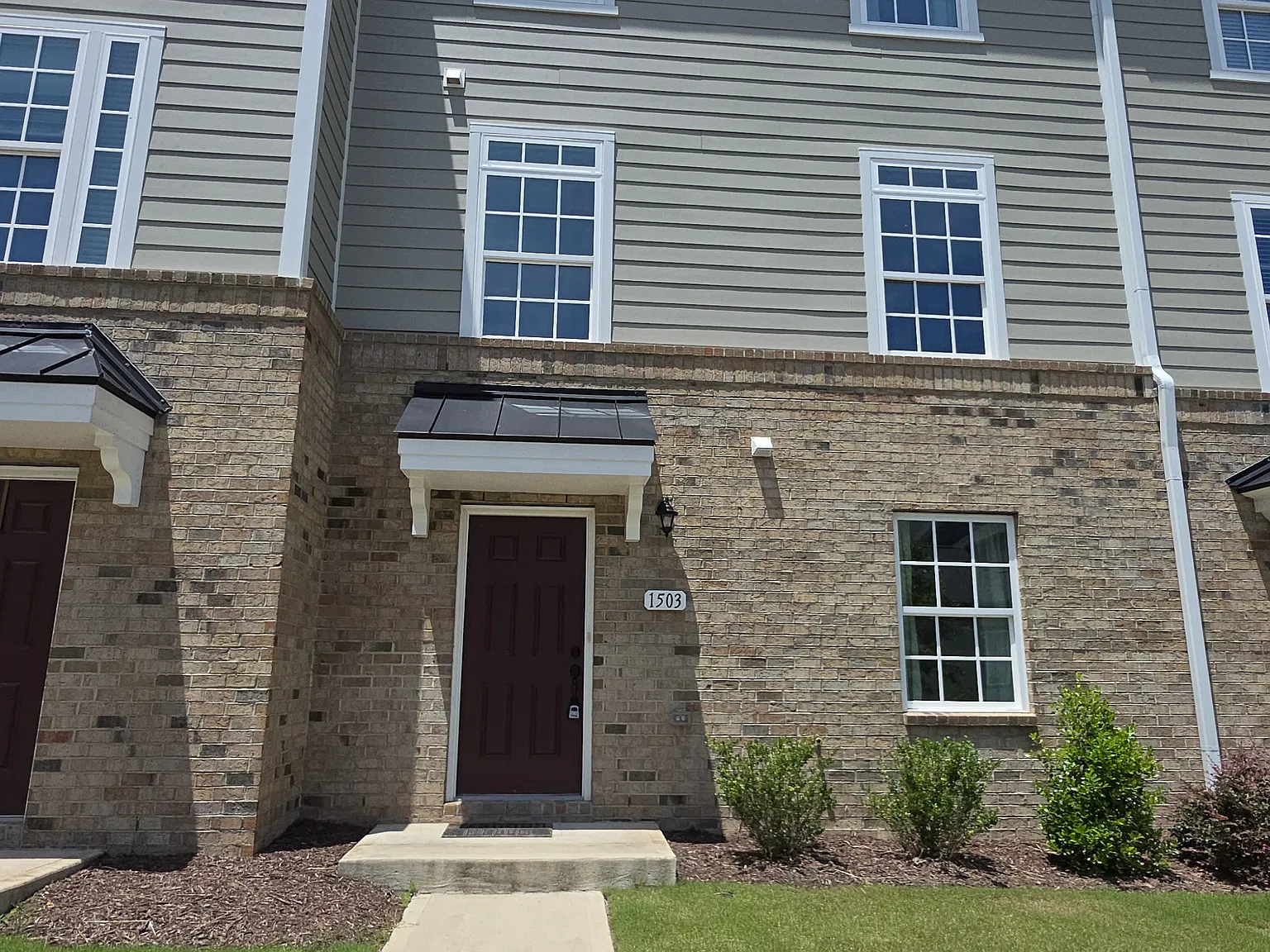 3 bed, 1693 sqft, $3,299 — Photo 2