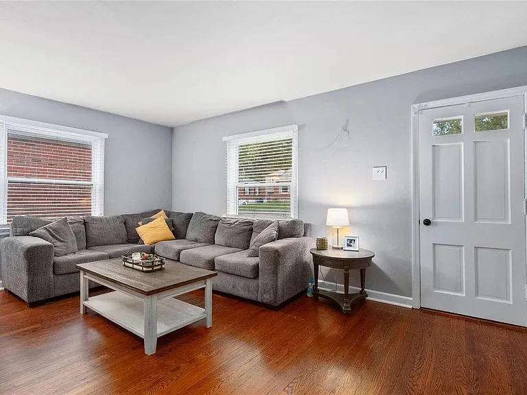 2311 Goodale Ave — Photo 2