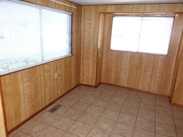 605 N Lake Rd, Lakeside, OR 97449