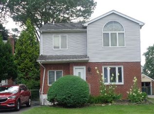 19 Gerard Ave, New Hyde Park, NY 11040