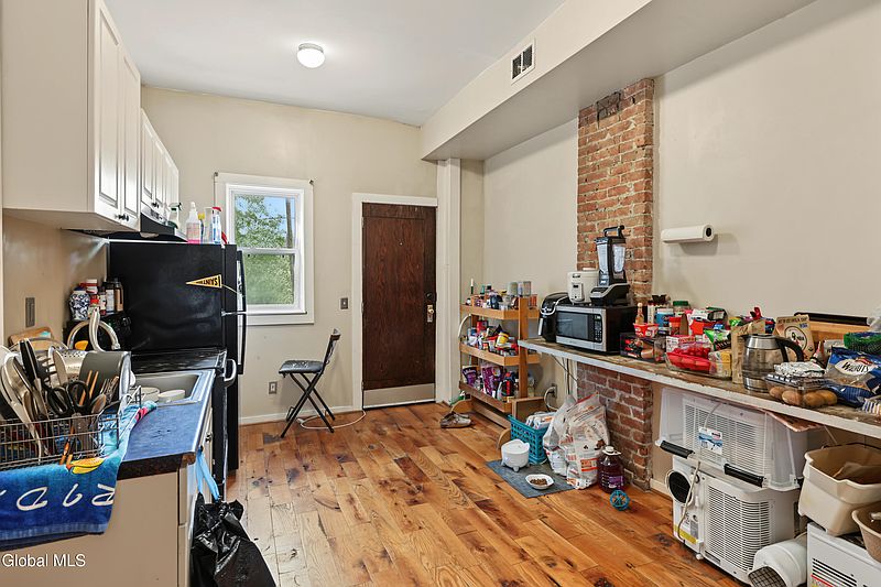 5th image of 60 Clinton Avenue