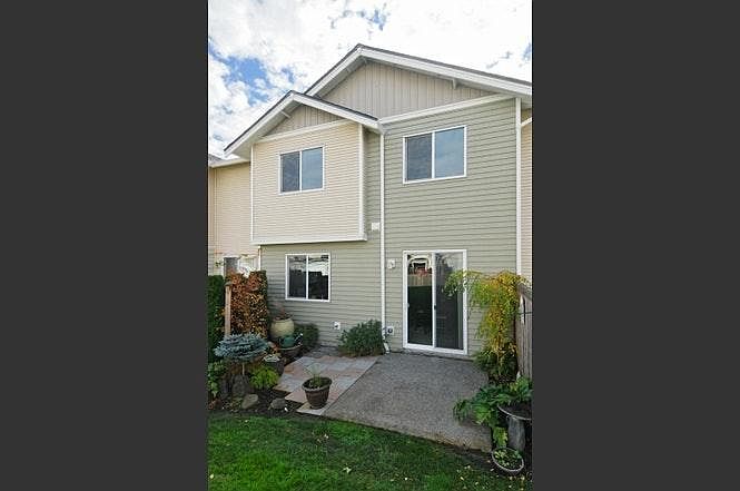 2nd image of 1341 51st Pl NE