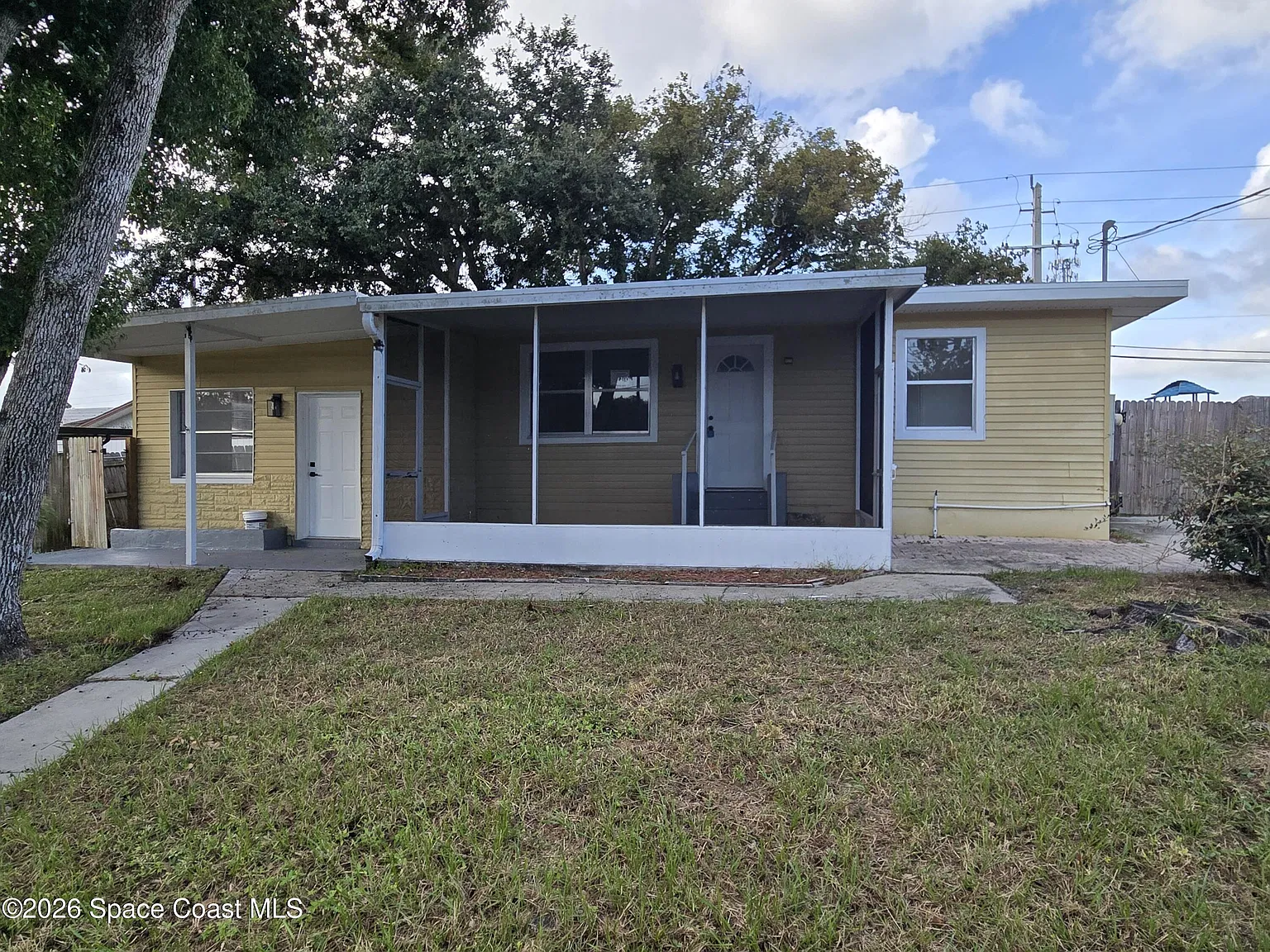 4 bed, 2.0 bath, 1192 sqft, $2,100 — Photo 2