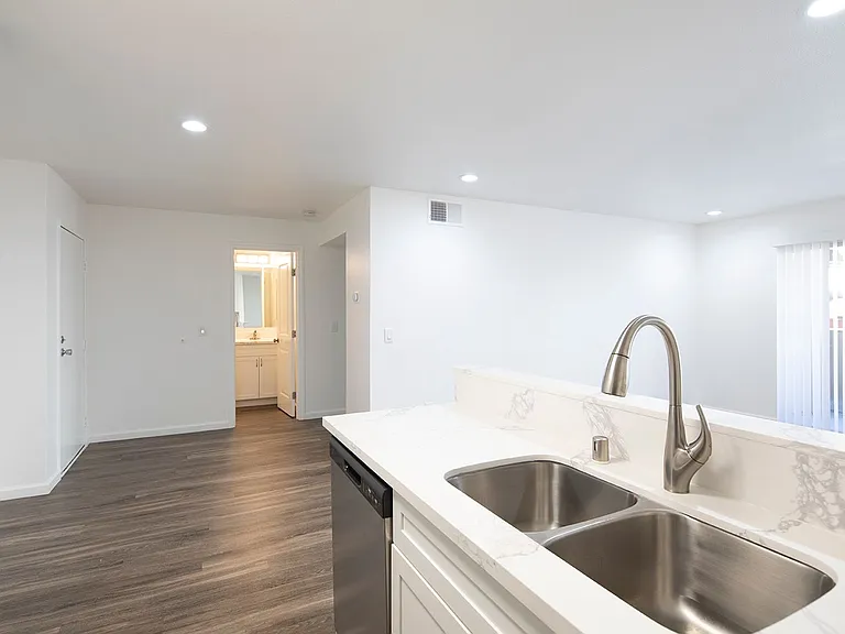Mission Pacific Apartments — Photo 43