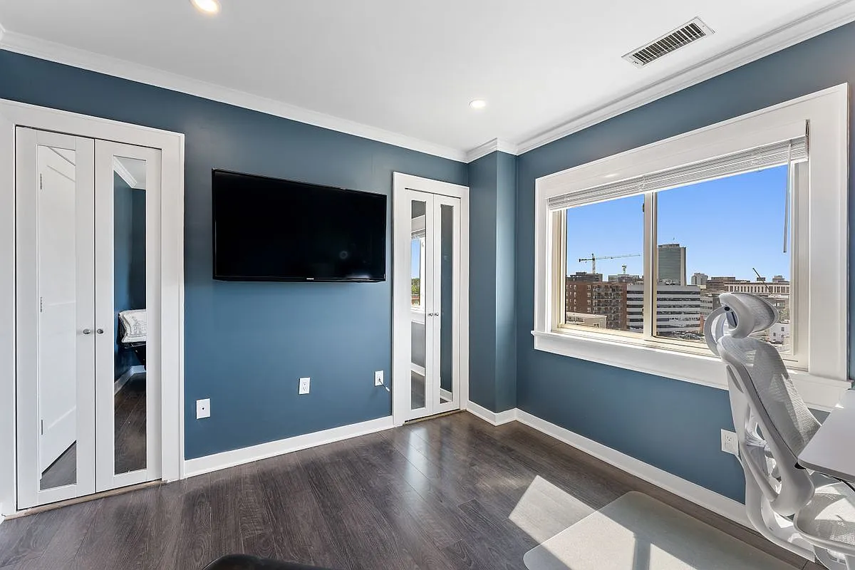 2 bed, 2.0 bath, 1421 sqft, $4,000 — Photo 4