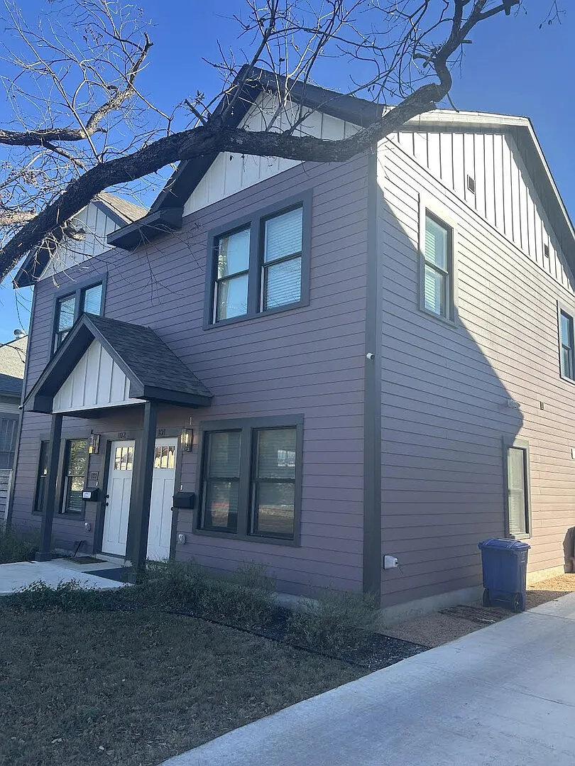 2 Bedroom 1.5 Bathroom Unit In San Antonio — Photo 1