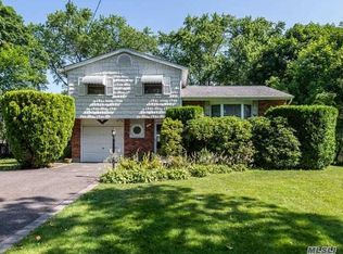 19 Findley Dr, East Northport, NY 11731