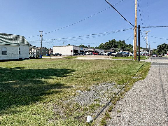 4th image of 801 Poplar St
