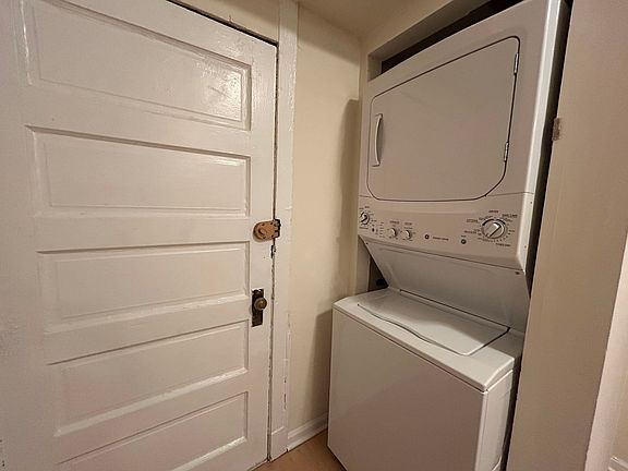 5th image of 2554 W Eastwood Ave #1