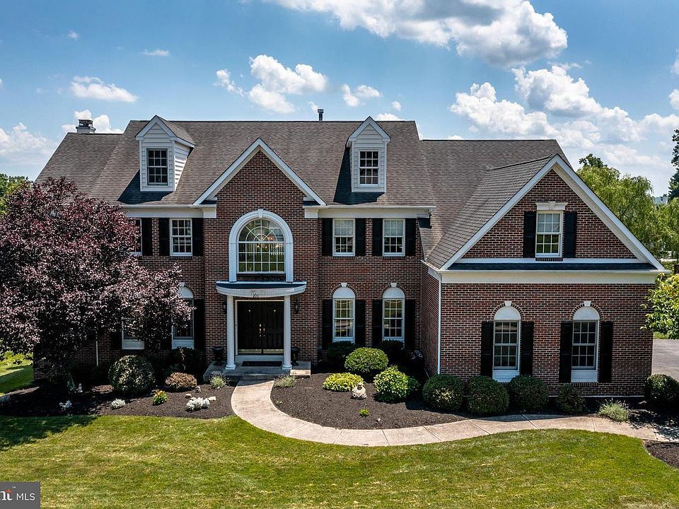 1st image of 270 S Woodmont Dr