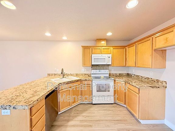2nd image of 16524 NE 19th St