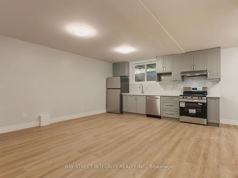 459 Palmerston Blvd #LOWER — Photo 2
