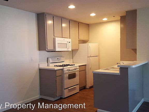 2nd image of 1377 Oakdale Ave APT 8