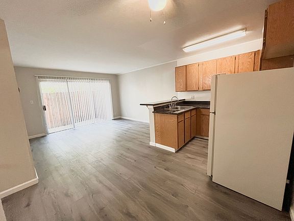 2nd image of 1823 H St APT E