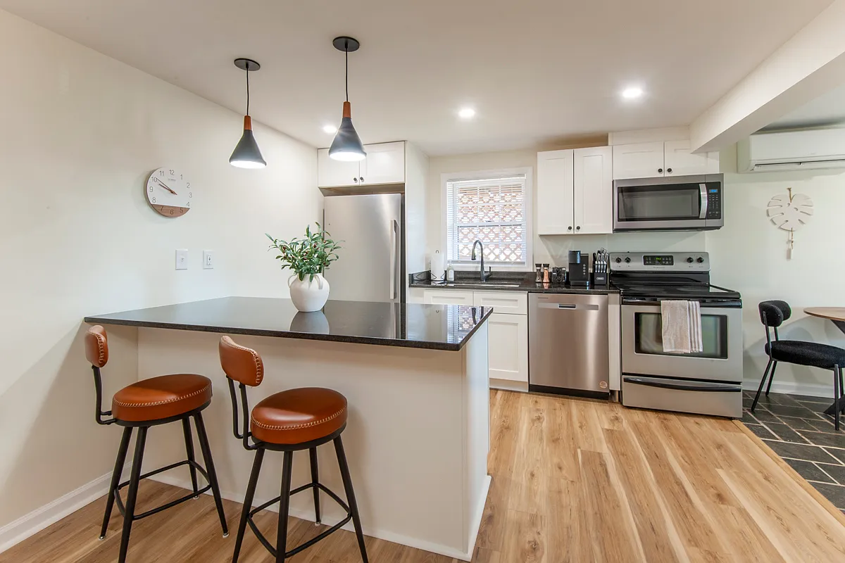 1 bed, 900 sqft, $2,150 — Photo 2