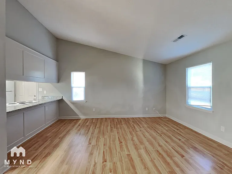 2241 Thornfield Rd — Photo 9