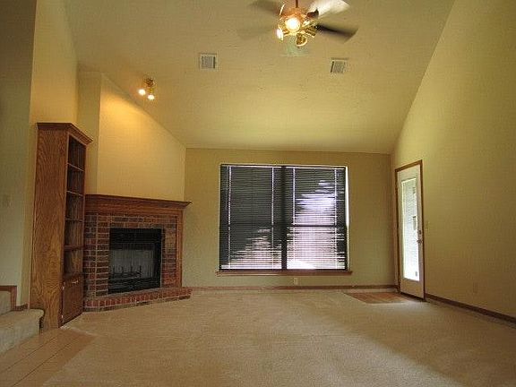3rd image of 209 SW 142nd St