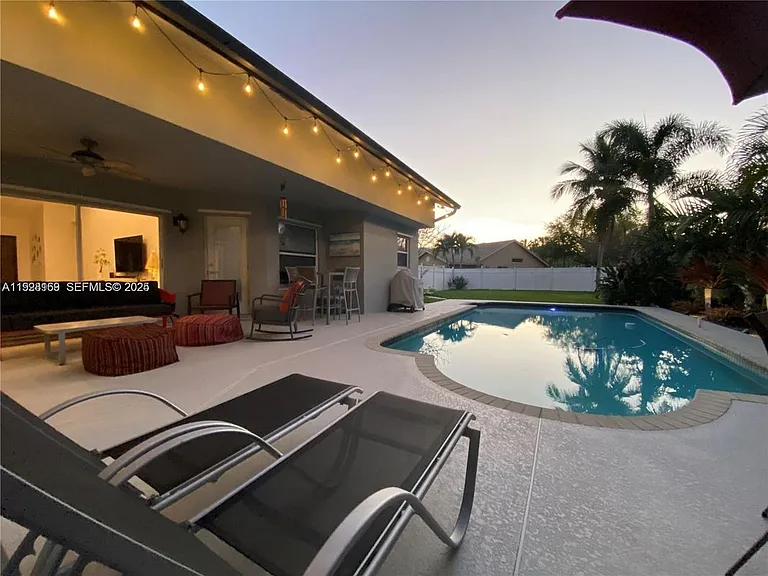 8965 SW 59th Ct #HOME — Photo 4