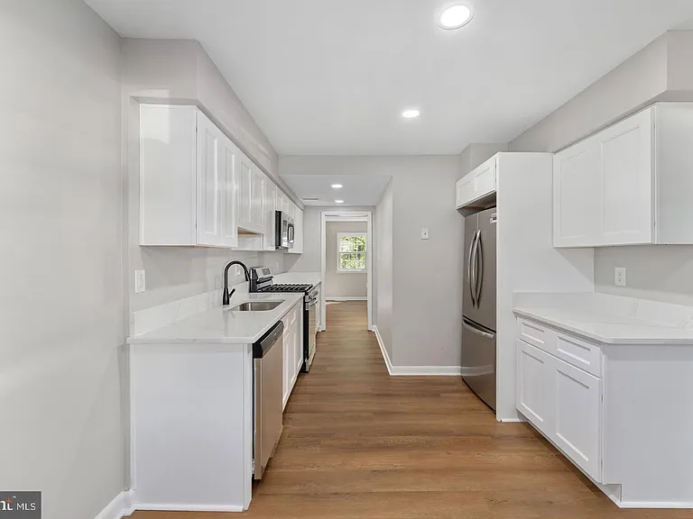 14843 Emberdale Dr — Photo 8