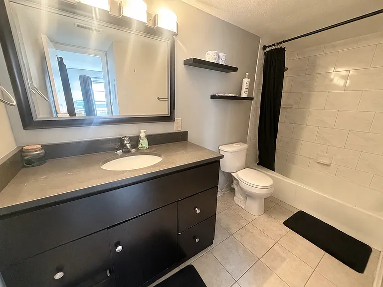 405 N State St — Photo 12