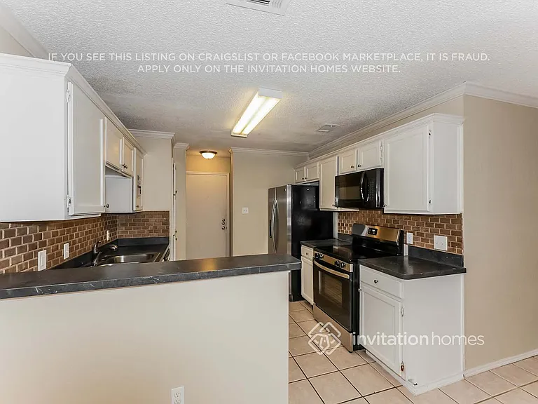 1456 Thistlewood Ln — Photo 9