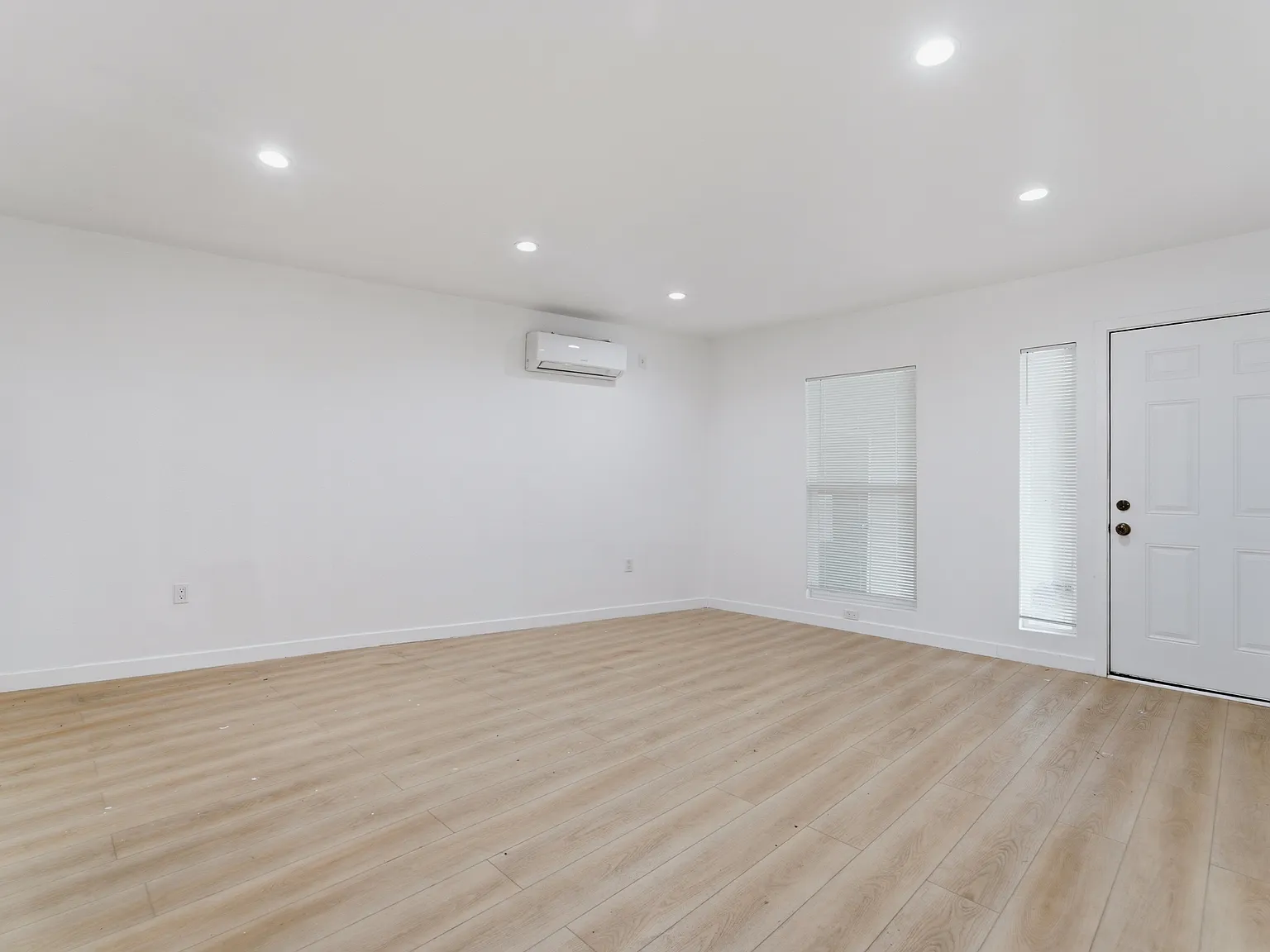 Studio, 390 sqft, $1,850 — Photo 4