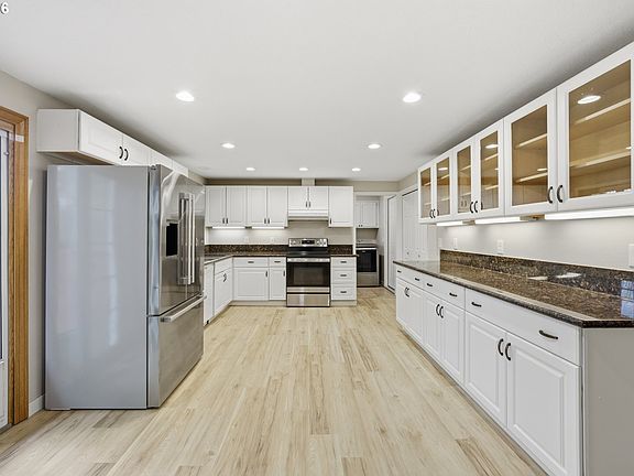 3rd image of 4986 Chan St S