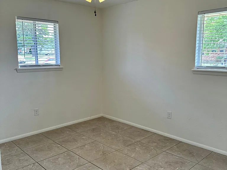 1004 S Howard Ave — Photo 6