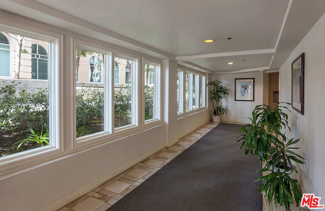 2 bed, 3.0 bath, 1728 sqft, $6,200 — Photo 3