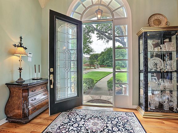 Entry w/ handsome wood floor