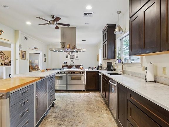 2nd image of 422 Country Club Dr
