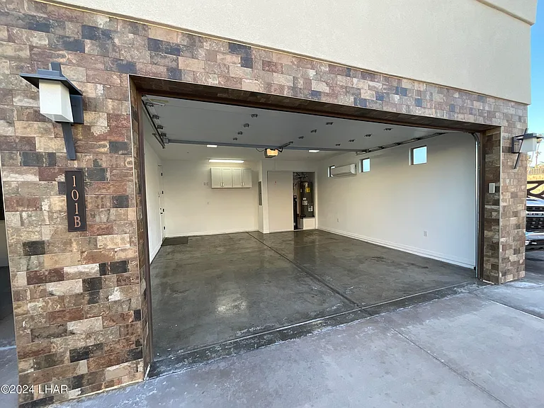 649 Avenida Laredo #101A — Photo 23