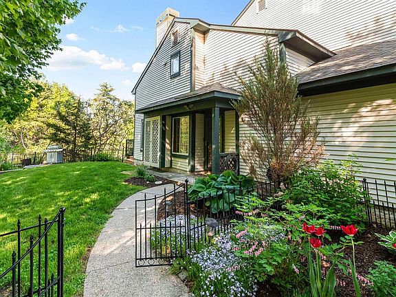 3rd image of 9 Lake Forest Drive