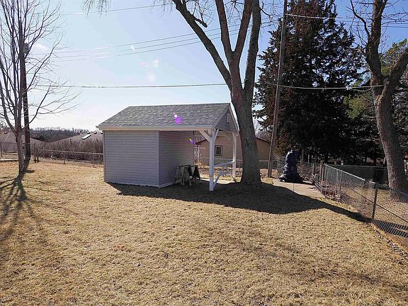 3rd image of 2831 S Cypress St