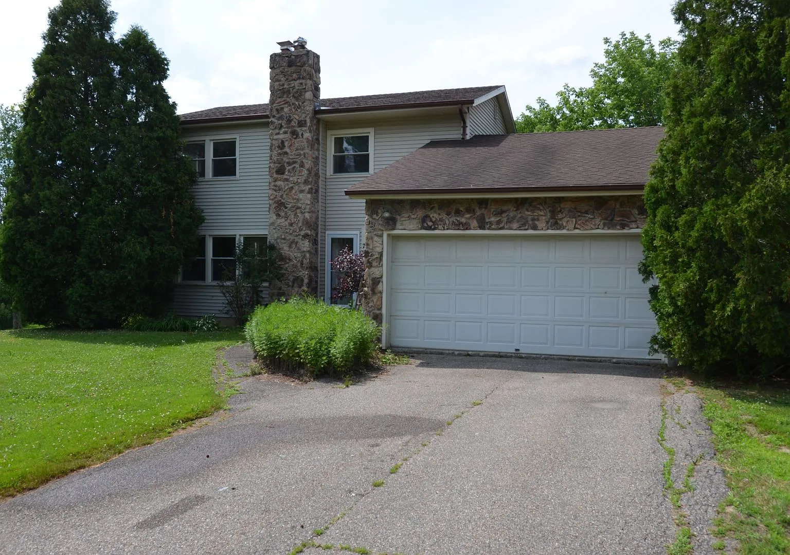 Spacious 4+ Bedroom Single-Family Home in Essex Junction — Photo 1