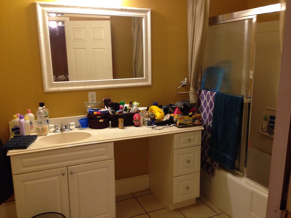 2nd image of 410 Plaza Pl