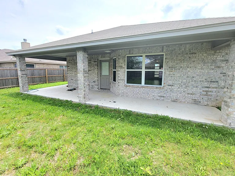 807 Holliday Dr — Photo 28