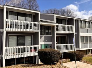 323 Ridge Point Cir APT A11, Bridgeville, PA 15017