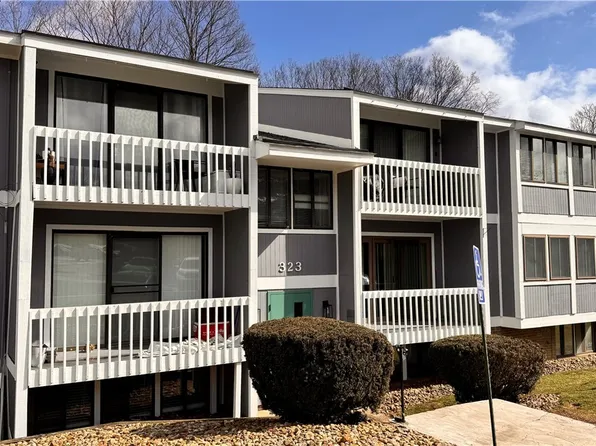 323 Ridge Point Cir APT A11, Bridgeville, PA 15017