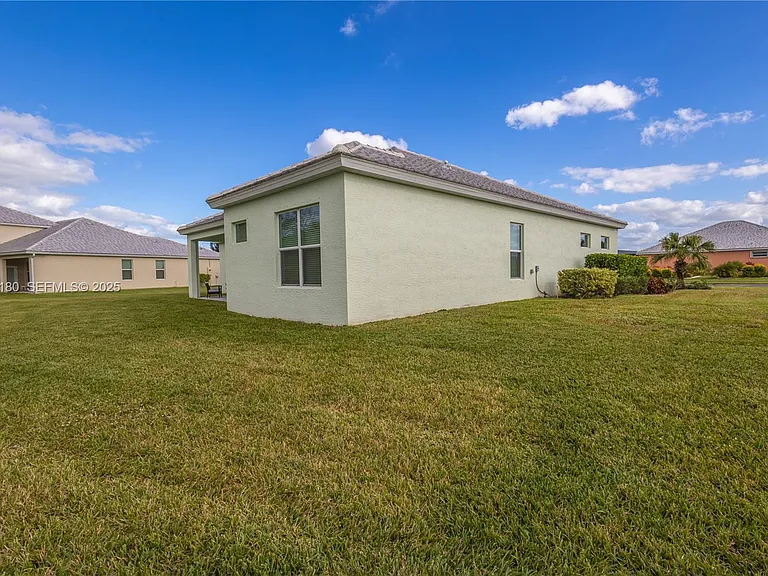 6555 Barbados Ct — Photo 31