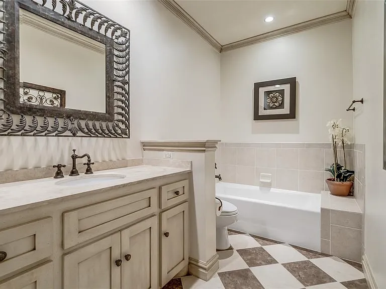 5701 Mistletoe Ct — Photo 38