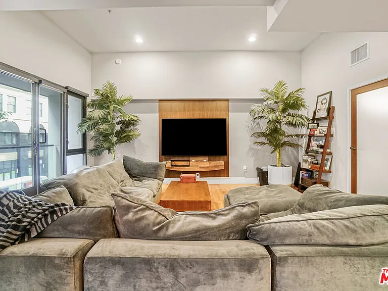 460 S Spring St #212 — Photo 6