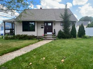 902 Franklin Ter, Roselle, NJ 07203
